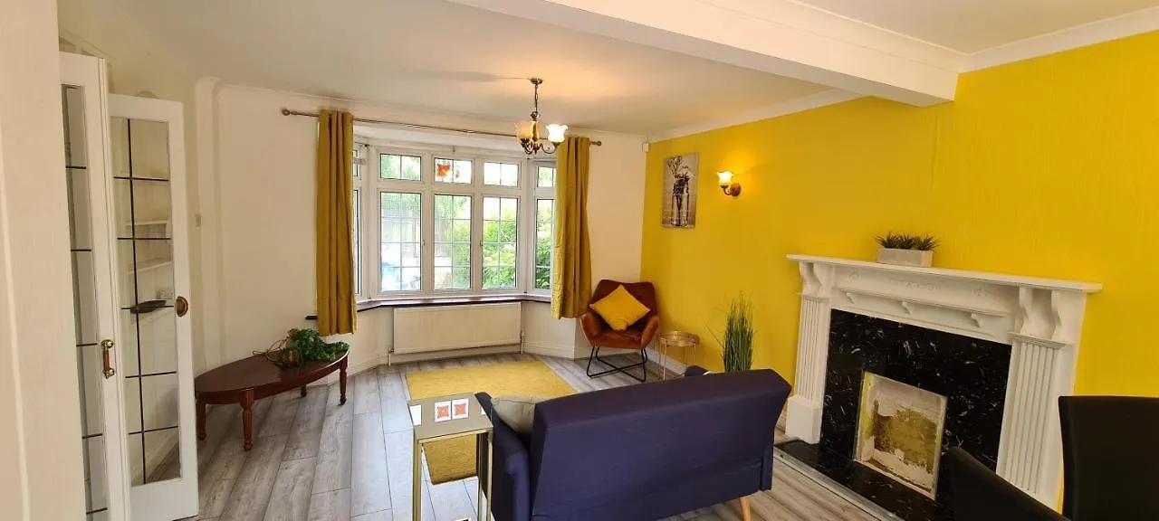 Sipson House West Drayton 3 Bedroom 2 Bathroom Plush Parking Close To Lhr By Mdps 0*, West Drayton (Middlesex)