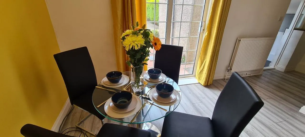Sipson House West Drayton 3 Bedroom 2 Bathroom Plush Parking Close To Lhr By Mdps Semesterbostad