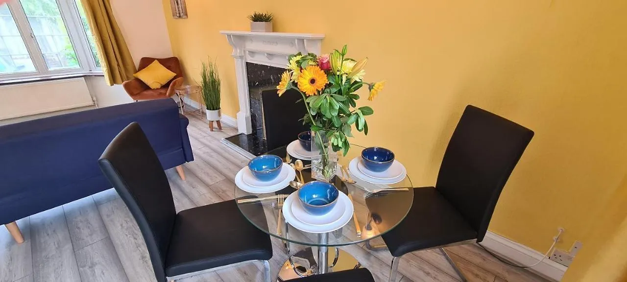 Sipson House West Drayton 3 Bedroom 2 Bathroom Plush Parking Close To Lhr By Mdps