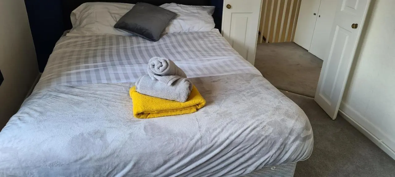 Sipson House West Drayton 3 Bedroom 2 Bathroom Plush Parking Close To Lhr By Mdps Semesterbostad West Drayton (Middlesex)